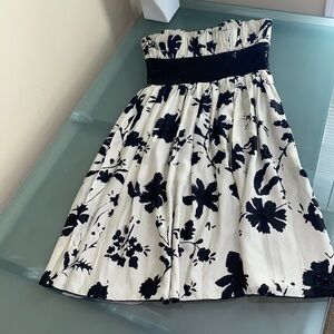 Like New SILK Beaded Dress Wedding Guest Dress by Lyndia Procanik  MSRP $398